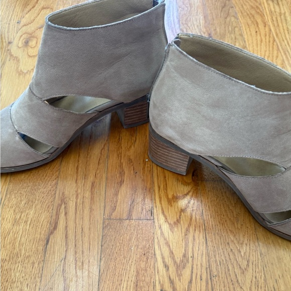 Lucky Brand Heeled Ankle Boots - Picture 3 of 5